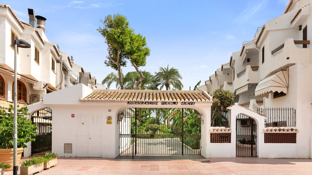 Playa Pobla de Farnals Apartment | Apartment 'Isa Beach ' with Shared Pool, Wi-Fi and Air Conditioning