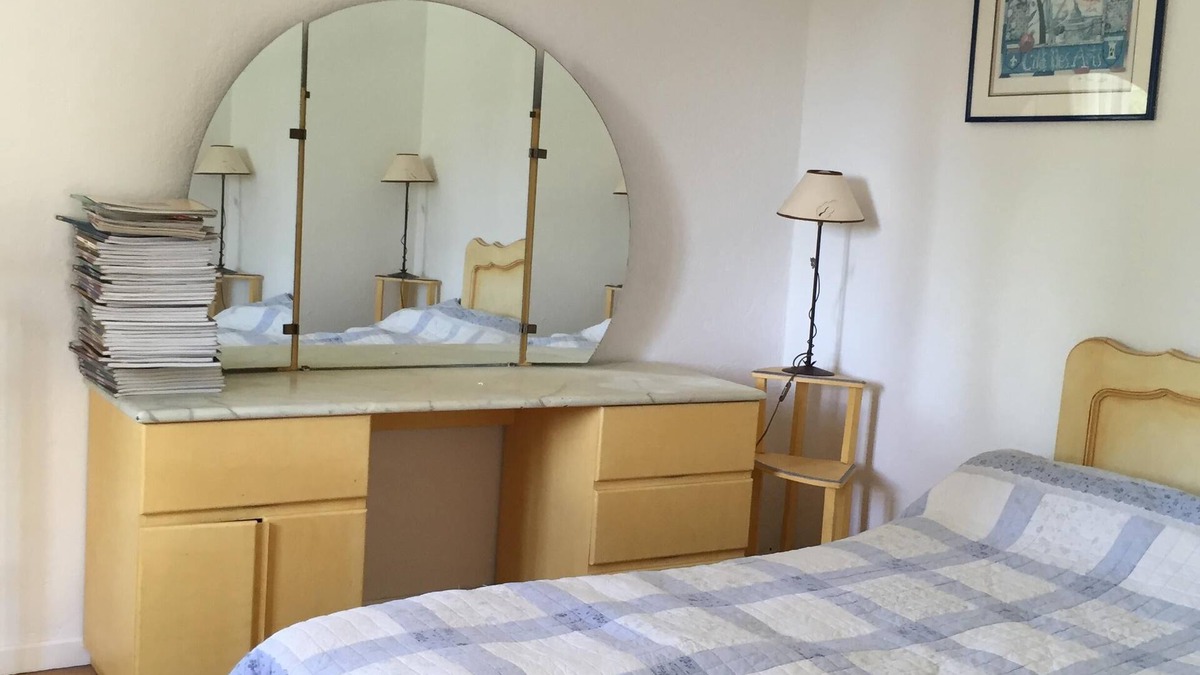 Tourrettes-sur-Loup Cottage | Apartment in villa with garden and flowers