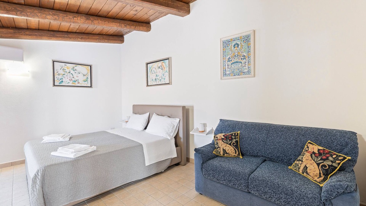 Scano di Montiferro Apartment | Apartment 'Il Fascino Del Borgo' with Wi-Fi and Air Conditioning