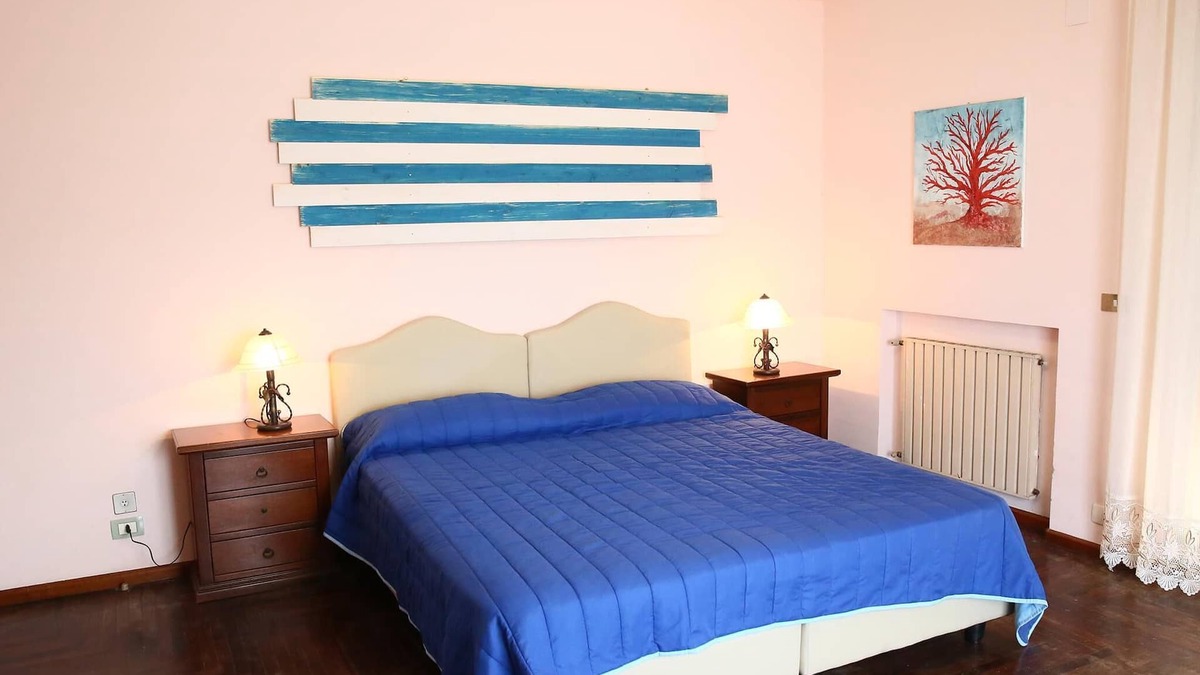 Villa San Giovanni Apartment | Apartment in the center: 5 bedrooms; 10 beds; 3 bathrooms