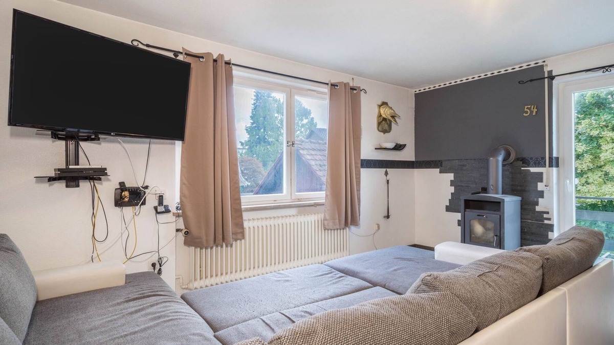 Wasserburg Apartment | Apartment “Idylle” on Lake Constance with Wi-Fi, Balcony & Garden