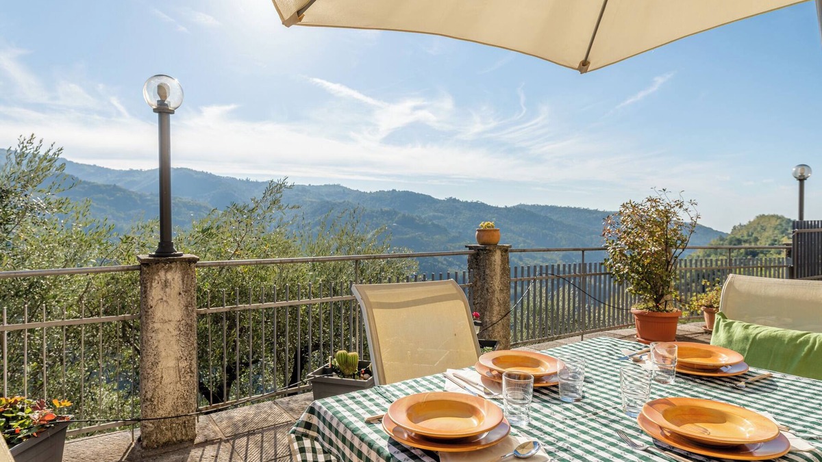 Aramo Apartment | Apartment "Il Belvedere sulla Valle House" with Mountain View, Wi-Fi & Terrace