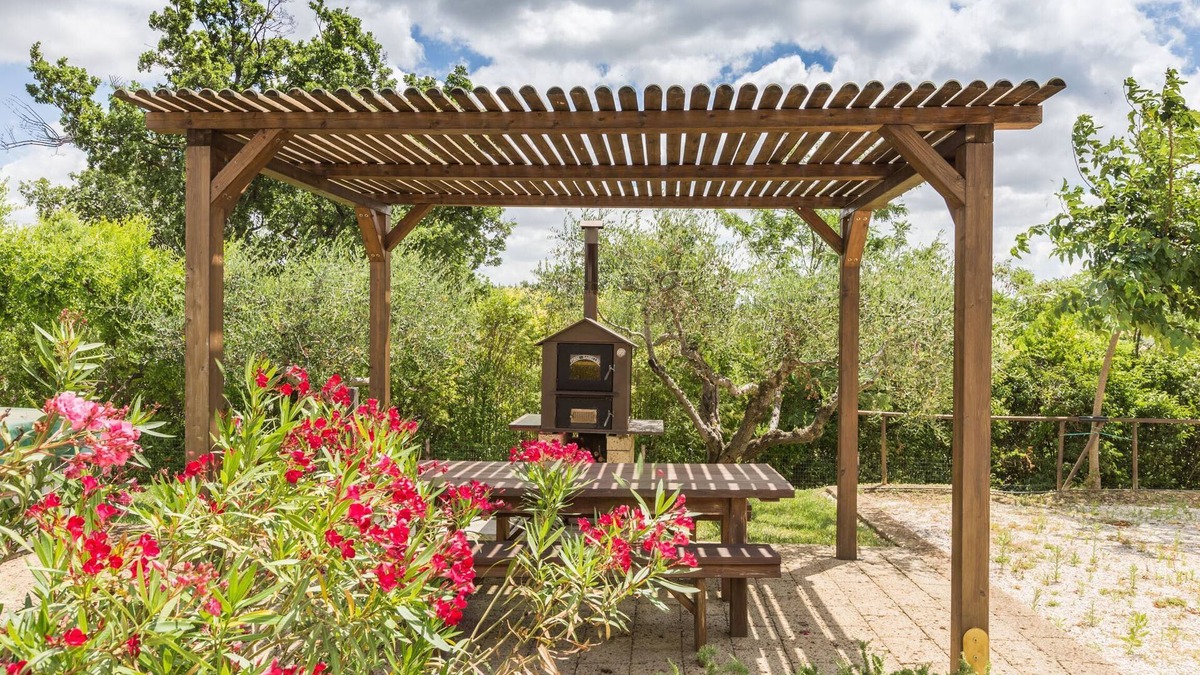 Orciano di Pesaro Apartment | Apartment Il Contadino with pool in La Casa in Campagna, close to Orciano, 20 minutes from the sea