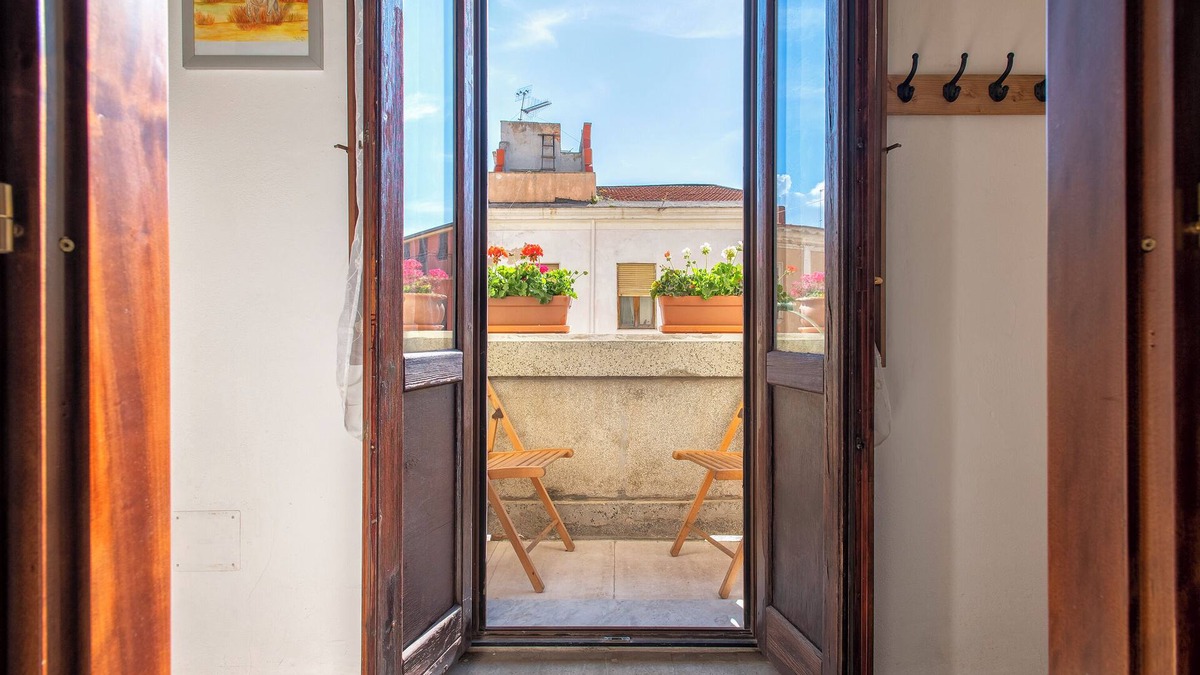 Sennori Apartment | Apartment 'Il Conte' with Mountain View, Wi-Fi and Air Conditioning