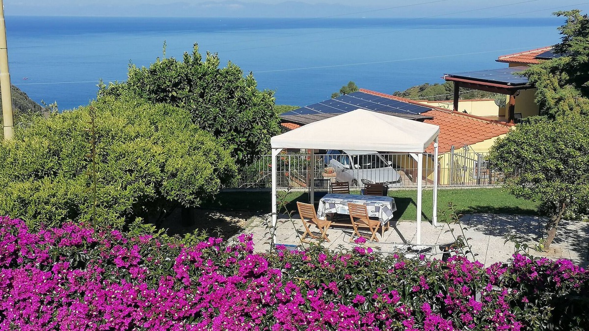 Patresi House | Apartment Il Mirto" with Mediterranean Garden and Sea View