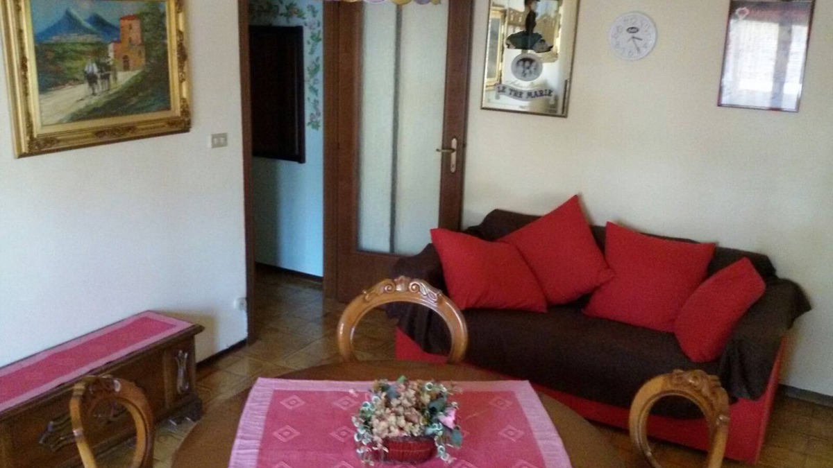 Caramanico Terme Apartment | Apartment 'Il Nido nel Borgo Bello' with Mountain View