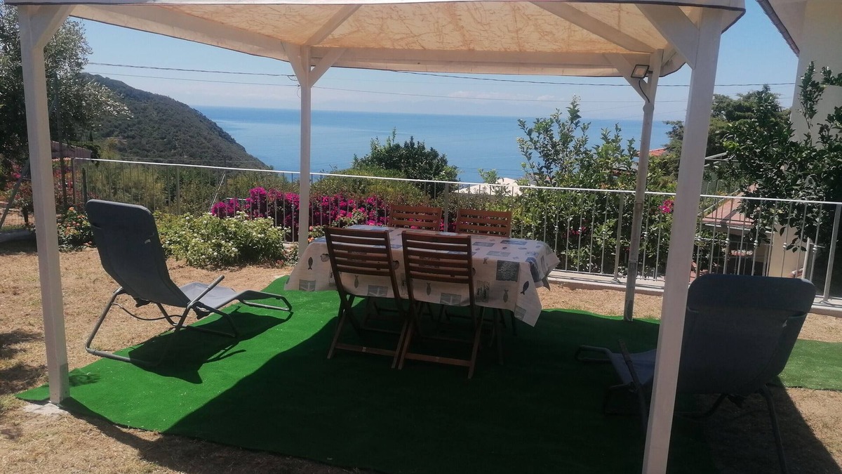 Patresi House | Apartment 'Il Rosmarino' with Sea View, Wi-Fi and Air Conditioning