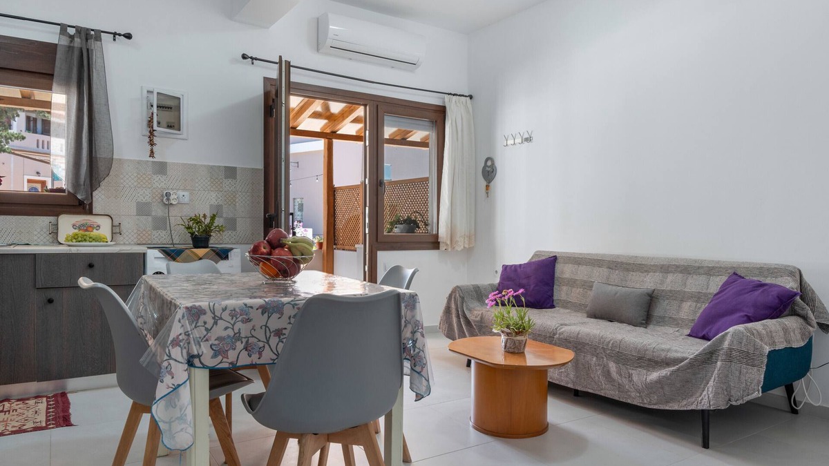 Panormos Apartment | Apartment 'Iliana 2' with Mountain View, Wi-Fi and Air Conditioning