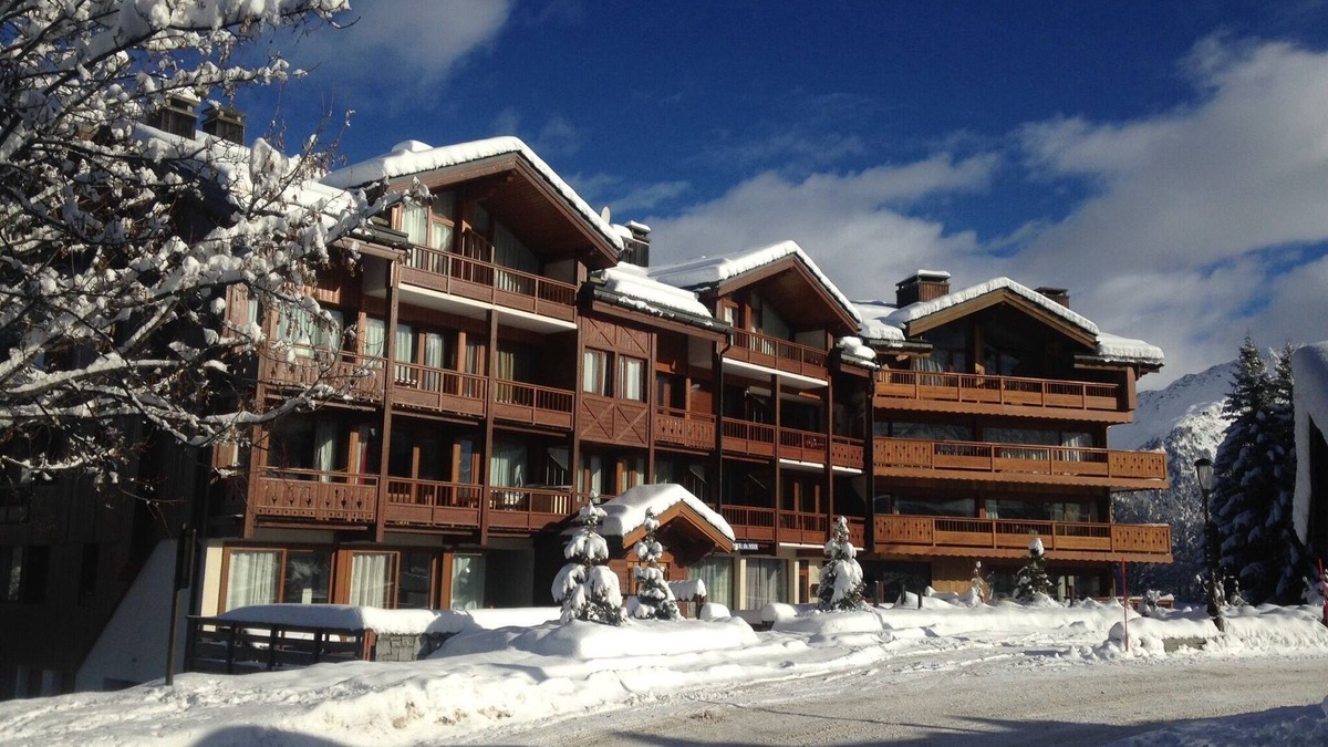 Courchevel Apartment | Apartment in a good residential exposure terrace and balcony rising sun