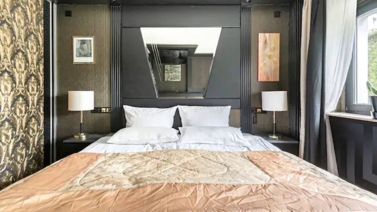Charlottenburg-Wilmersdorf Apartment | Apartment in a great location to the fair directly on the Grunewald near Kudamm with garden