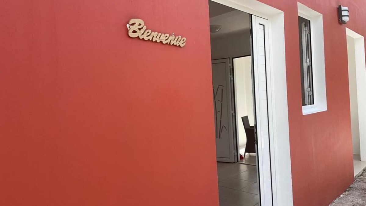 Le Lamentin Apartment | Apartment in a green setting