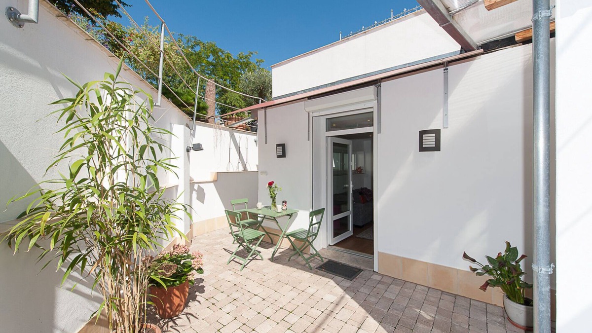 Bruhl-Beurbarung Apartment | Apartment in a green quiet location near the center of Freiburg and the University Hospital