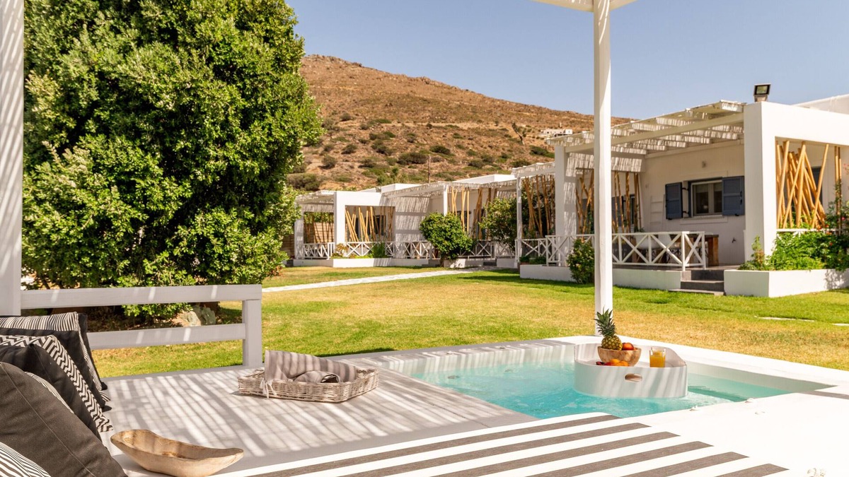 Kato Fellos Apartment | Apartment In A Hotel "Ow Andros Luxury Suites 1" with Mountain View, Private Terrace & Wi-Fi