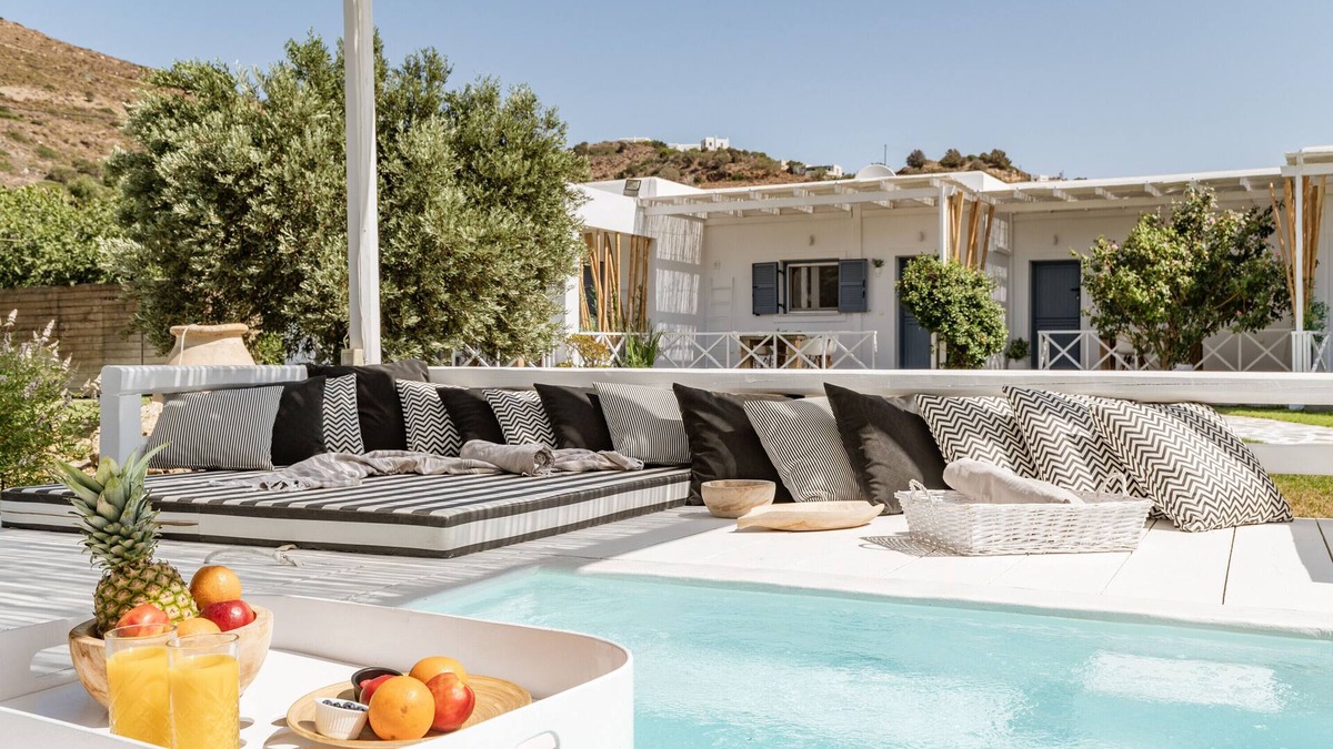 Kato Fellos Apartment | Apartment In A Hotel "Ow Andros Luxury Suites 3" with Mountain View, Private Terrace & Wi-Fi