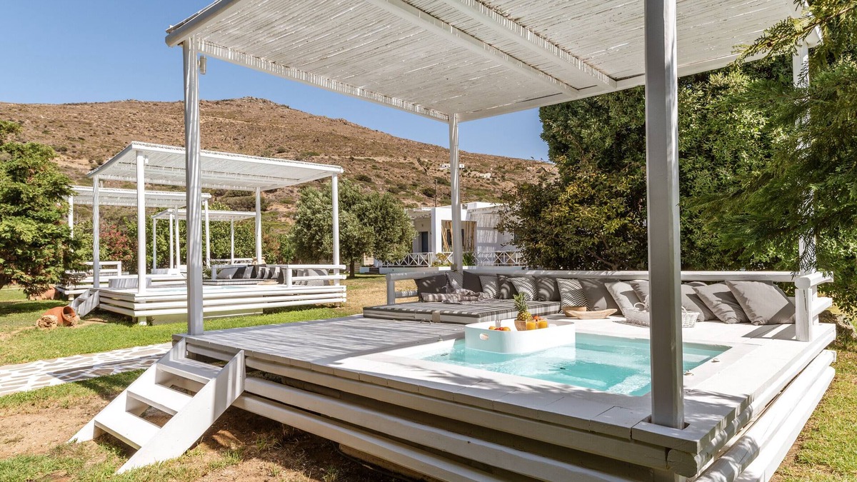 Kato Fellos Apartment | Apartment In A Hotel "Ow Andros Luxury Suites 2" with Mountain View, Private Terrace & Wi-Fi