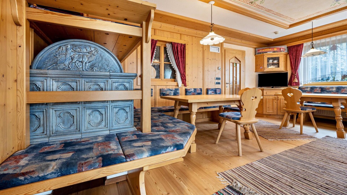 Valdaora di Sopra House | Apartment In A Hotel 'Residence Oberhauser Apt 4' with Mountain View, Balcony and Wi-Fi