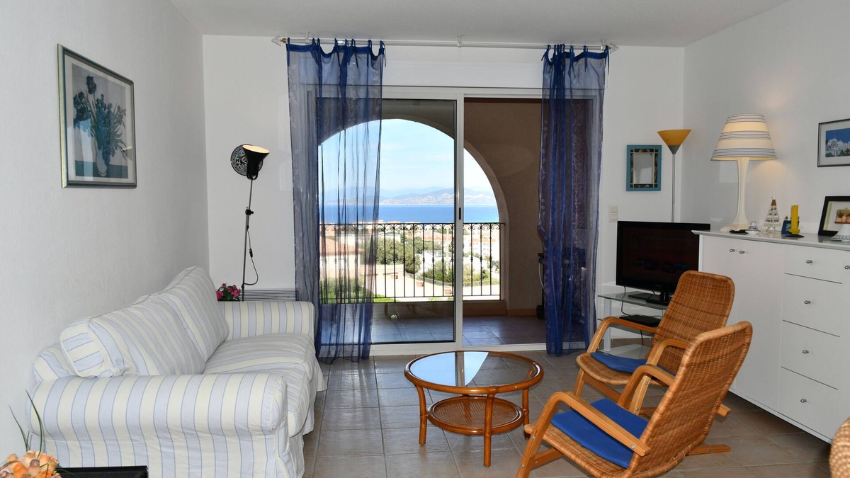 L'Ile-Rousse Apartment | APARTMENT IN A STANDING RESIDENCE WITH POOL