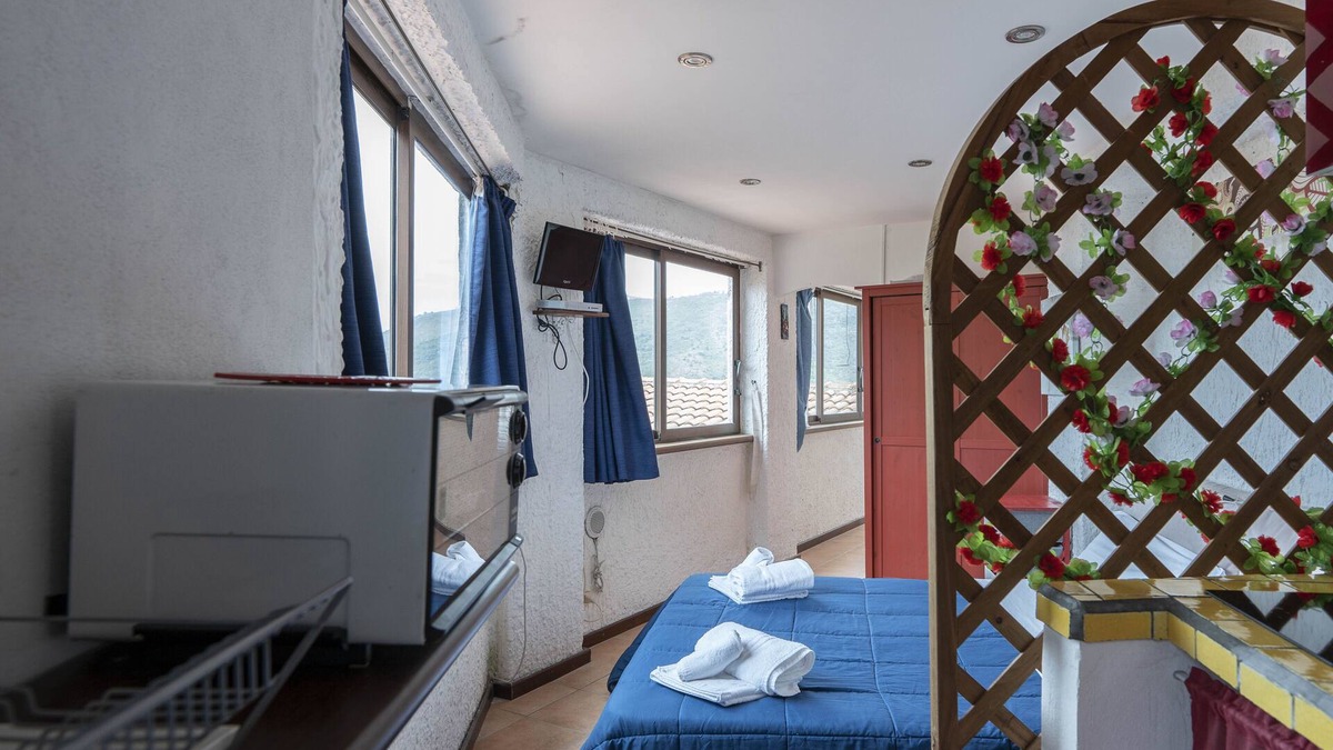 Reitano House | Apartment in a studio villa called Salina 3 beds