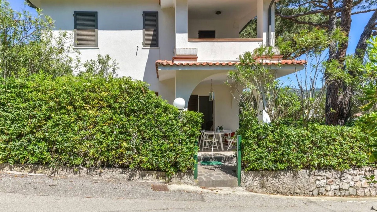Marmi Apartment | Apartment in a villa located in the quiet hamlet of Procchio,