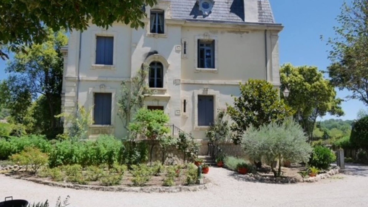 Sommieres Apartment | Apartment in a writer's house classified 2 stars