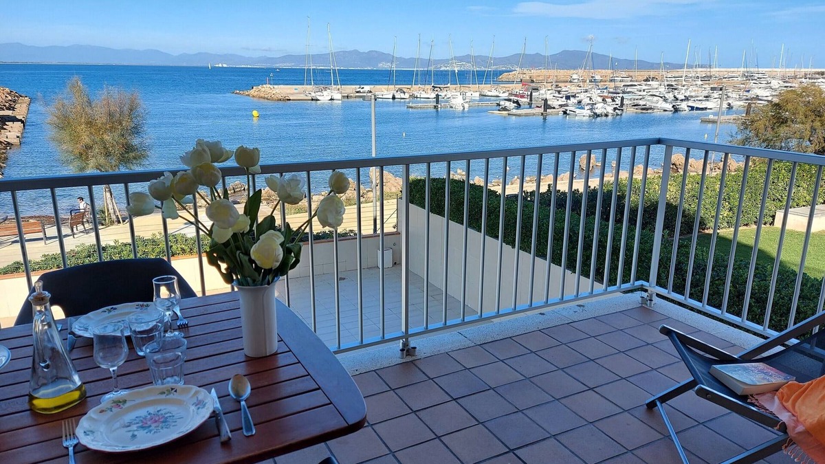 Pedrinya Apartment | Apartment in an exceptional location with sea view!