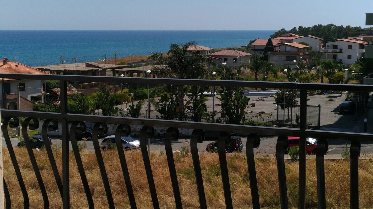 Bruzzano Zeffirio Apartment | Apartment in an oasis of peace a stone's throw from the sea