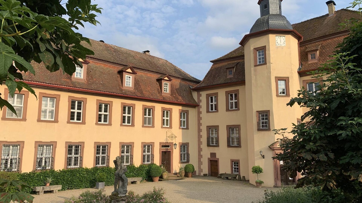 Zeitlofs Other | Apartment in baroque castle built in 1608 with large garden, lake and tennis court