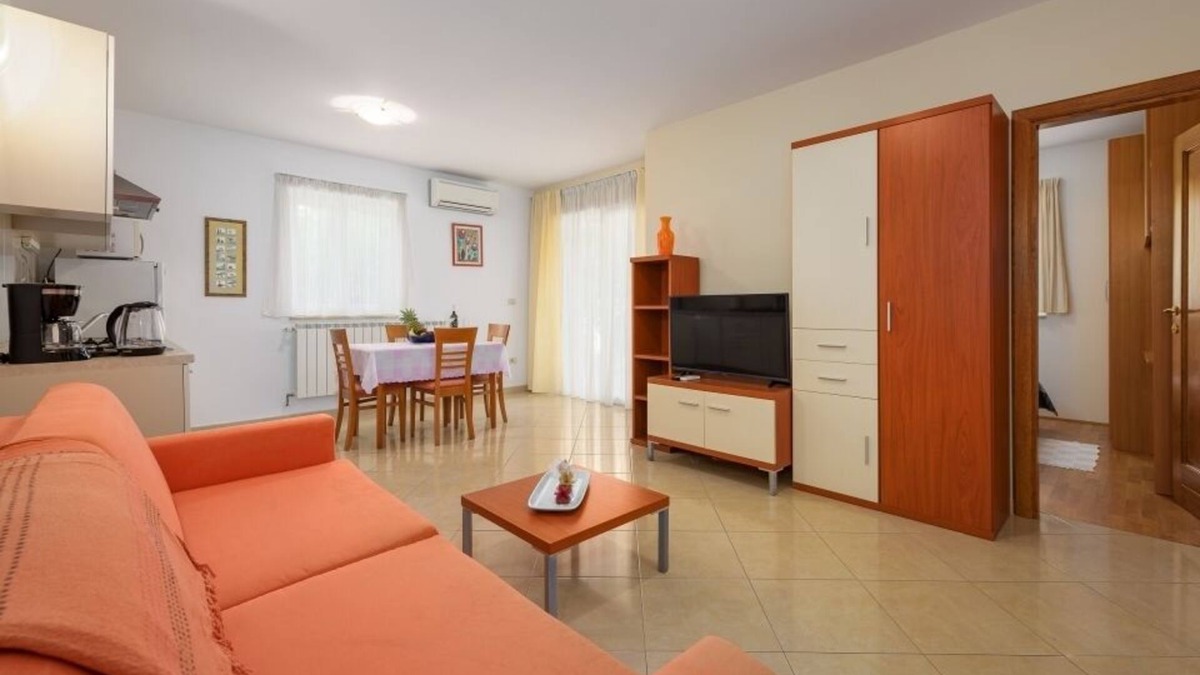 Basanija Apartment | Apartment in Bašanija with Terrace, Air condition, WIFI (113-2)