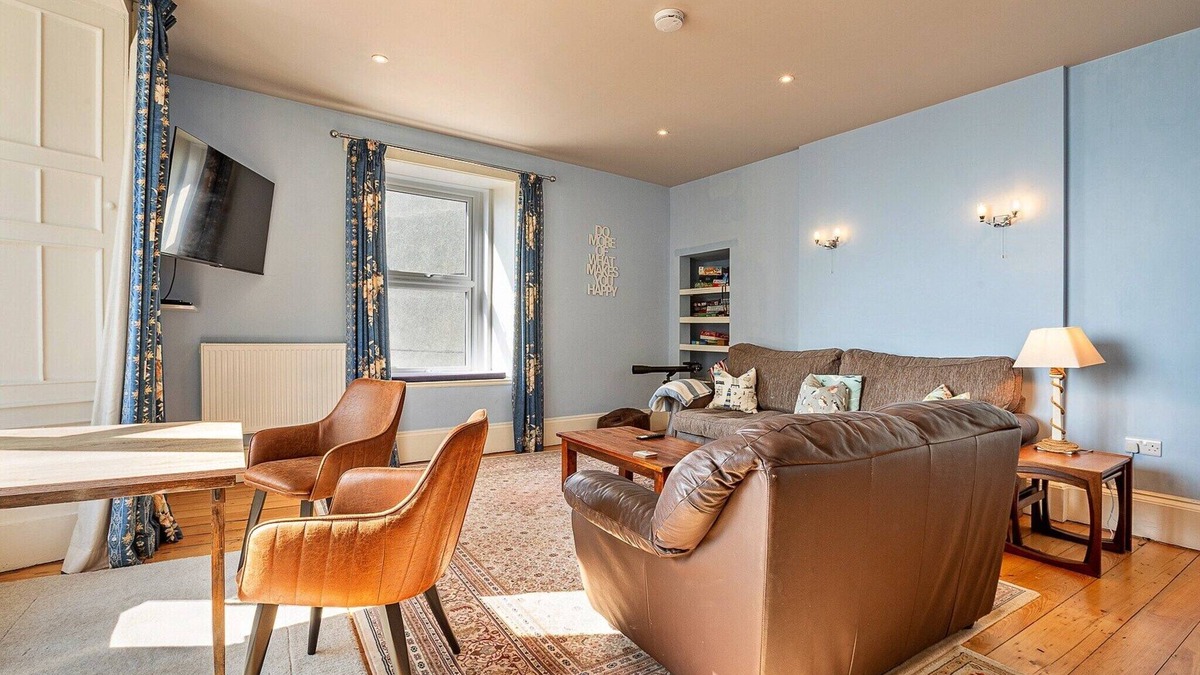 Beaumaris Apartment | Apartment in Beaumaris with Sea Views