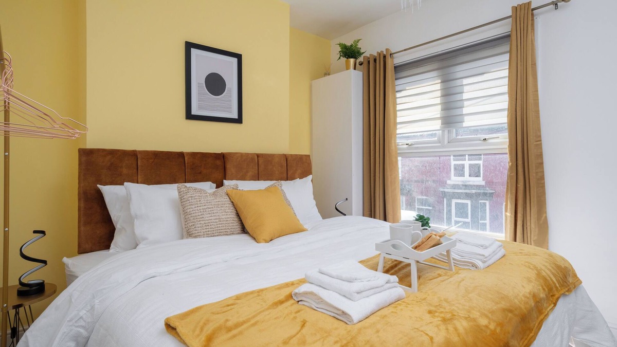 Birkenhead House | Apartment in Birkenhead-Near Liverpool &Chester-Free Parking