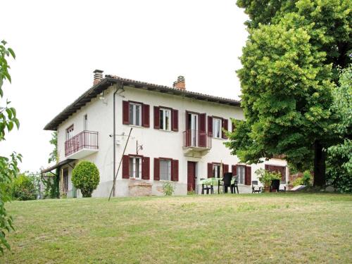 Moncucco Torinese House | Apartment in Casale with Panoramic Vineyard Views