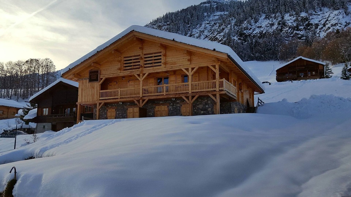 Le Grand-Bornand Apartment | Apartment in chalet Jeanne-Marie-in the heart of the old village Chinaillon