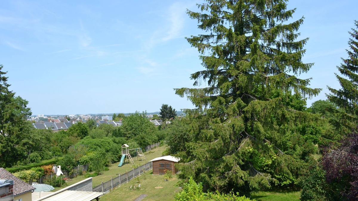 Saint-Acheul Apartment | Apartment in charming house near center