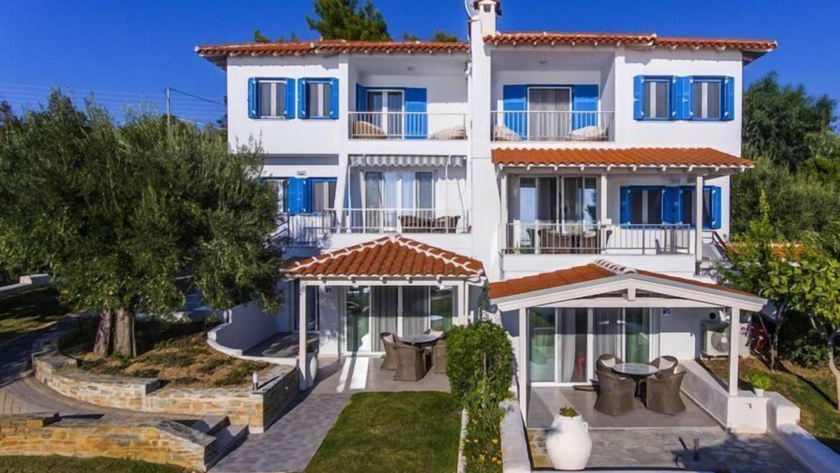 Elia Nikitis Apartment | Apartment in Elia Beach with a shared pool
