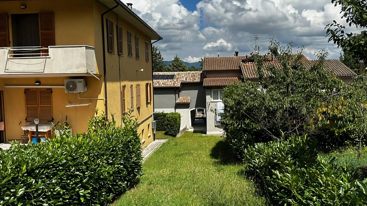 Esanatoglia House | Apartment in Esanatoglia near Apennines Trails