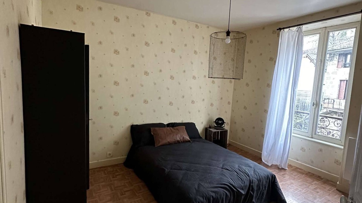Vic-sur-Cere Apartment | Apartment in family home
