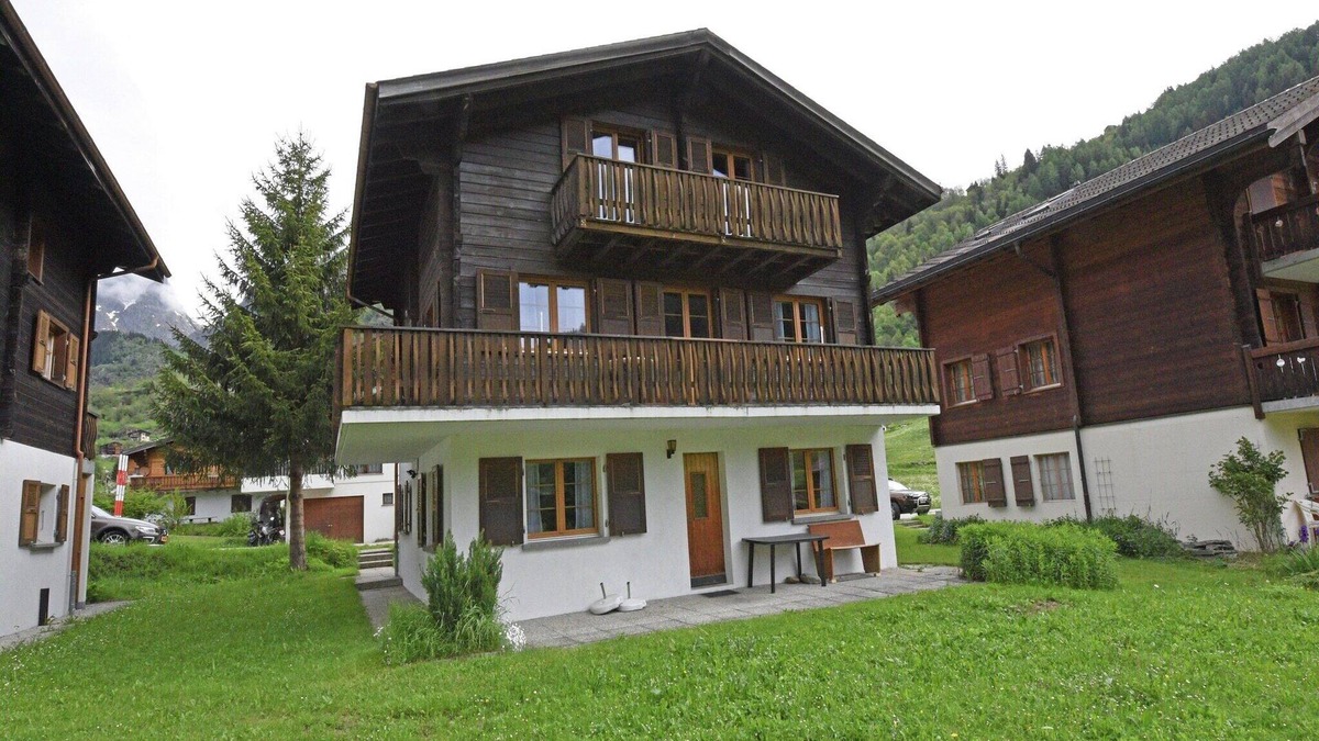 Reckingen Apartment | Apartment in Fieschertal with Swiss Alps Views