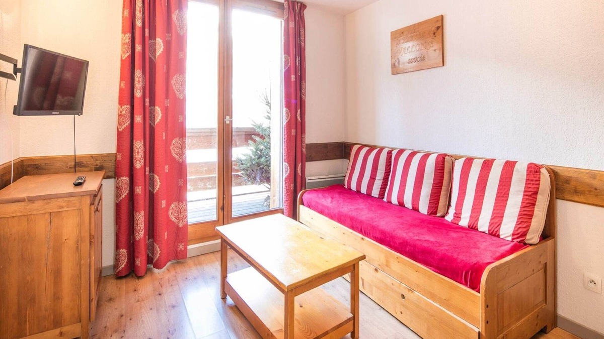 Saint-Michel-de-Maurienne Apartment | Apartment in France with Ski Views