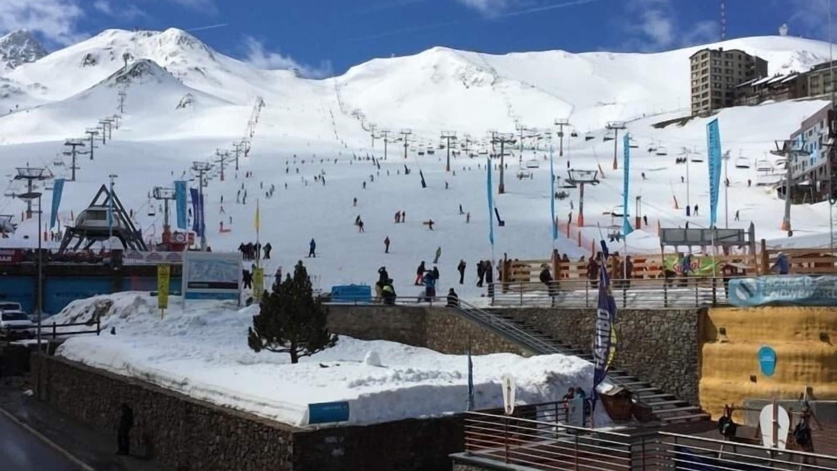 Pas de la Casa Apartment | APARTMENT IN FRONT OF LIFTS AND IN FIRST LINE OF TRACKS, 50 m