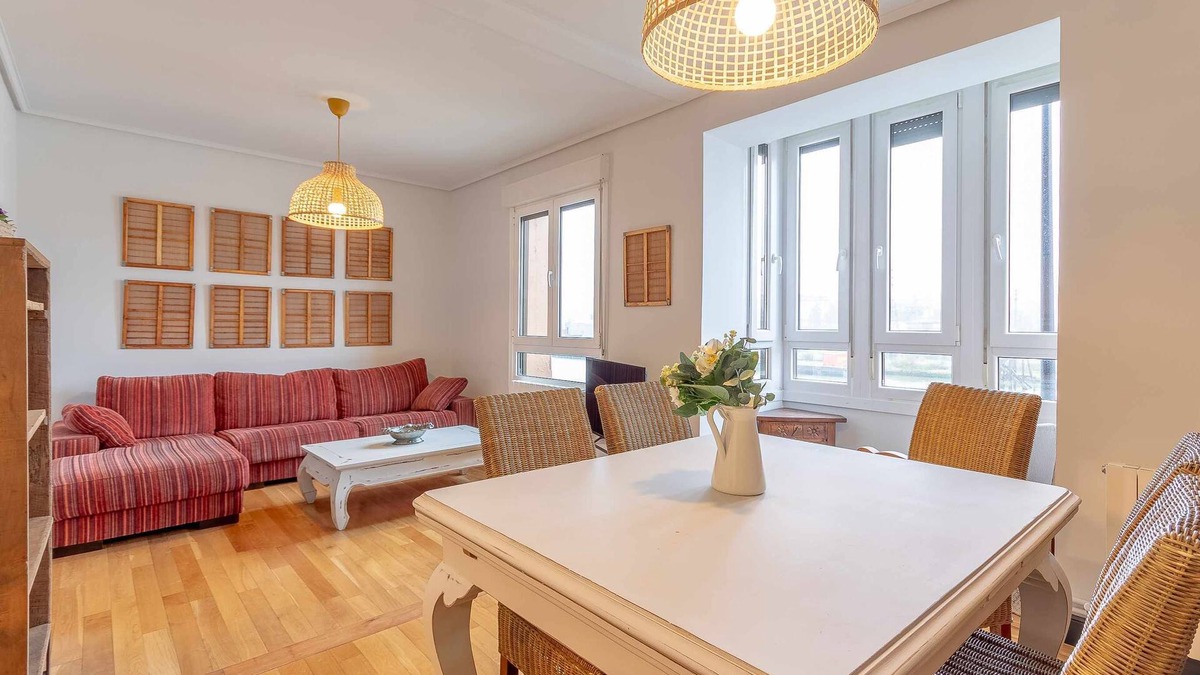 Erandio Apartment | Apartment in front of Bilbao River, next to metro