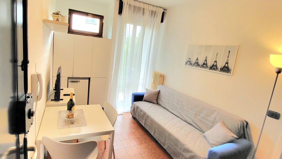 Buon Pastore-Sant'Agnese-San Damaso Apartment | Apartment in front of the hospital with garage and bicycle