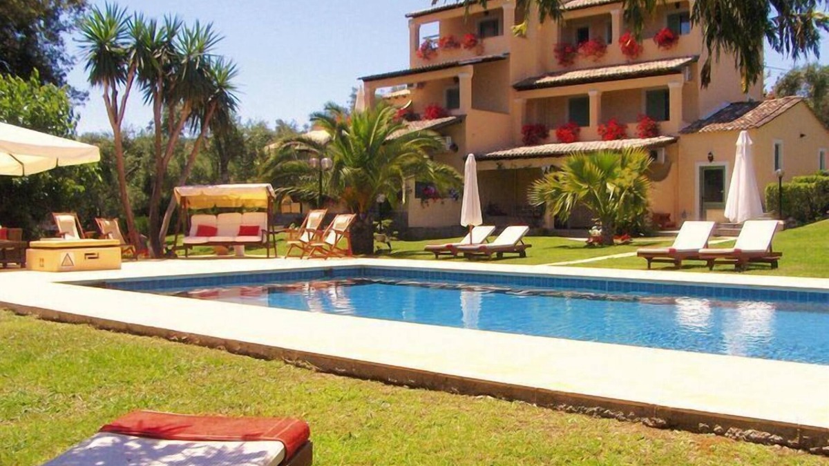 Gouvia Apartment | Apartment in Gouvia with Sea View and Pool