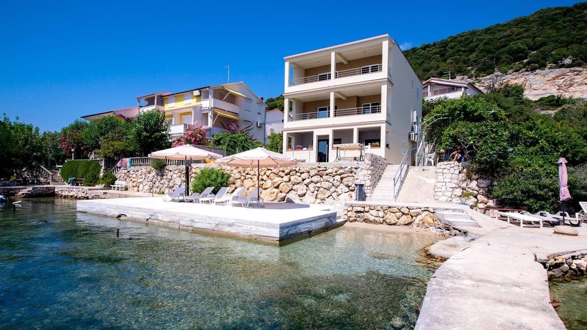 Rab Town Boat Rental | Apartment in Supetarska Draga by the Beach