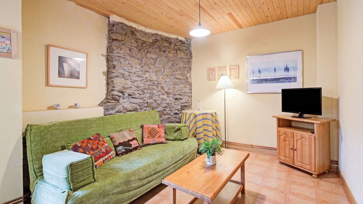 Isavarre Apartment | Apartment in Isavarre near Pyrenees Mountains