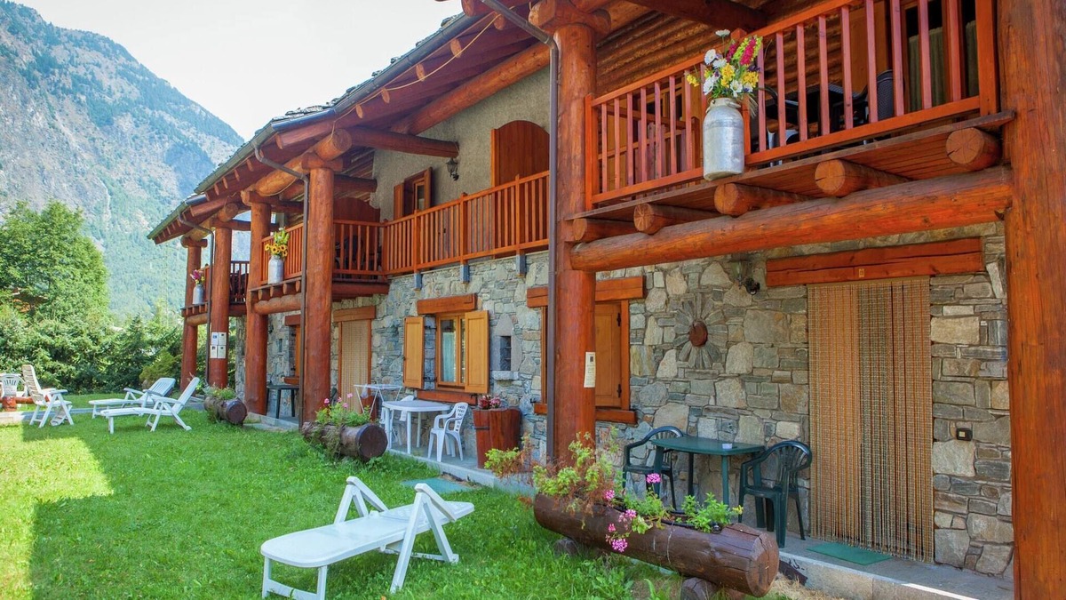 Antey-Saint-Andre Apartment | Apartment in Antey-Saint-André with Mountain Views