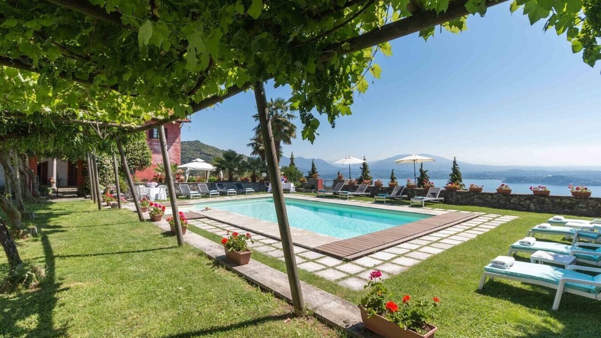 Massino Visconti Apartment | Apartment in villa with shared pool