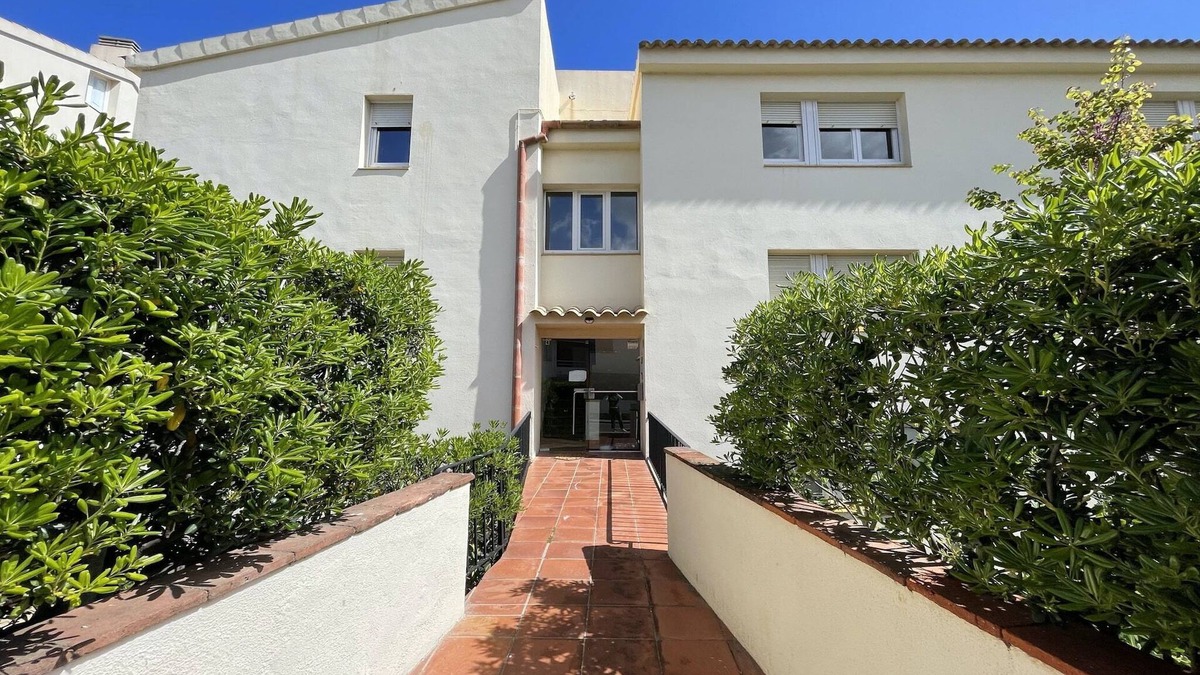 Ultramort Apartment | Apartment in L'Escala near Sandy Beach