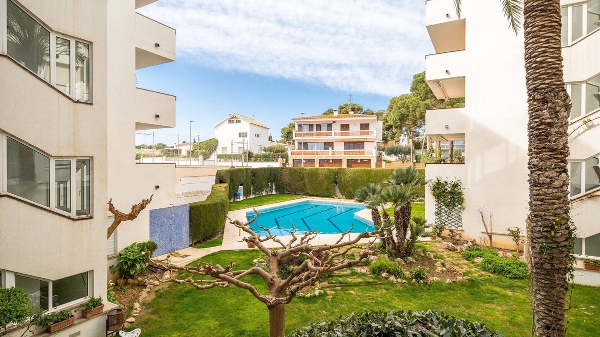 L'Escala Apartment | Apartment in L'Escala with Pool & Terrace