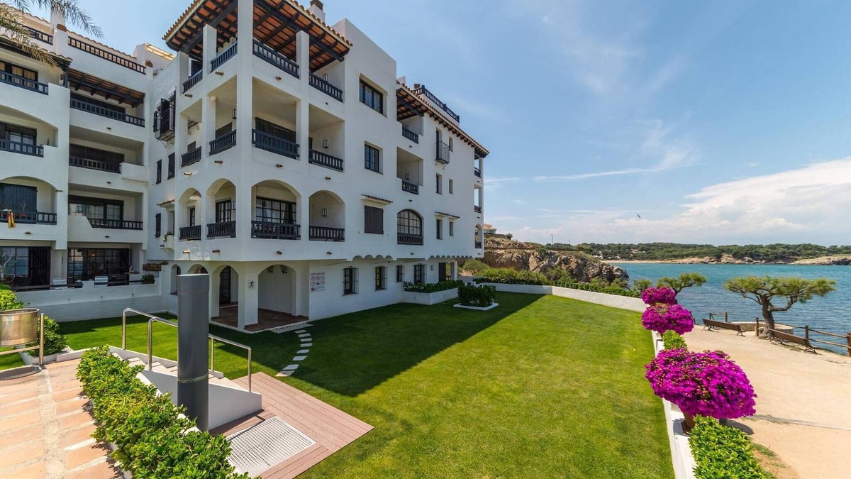 L'Escala Apartment | Apartment in L'Escala near Cala de la Creu