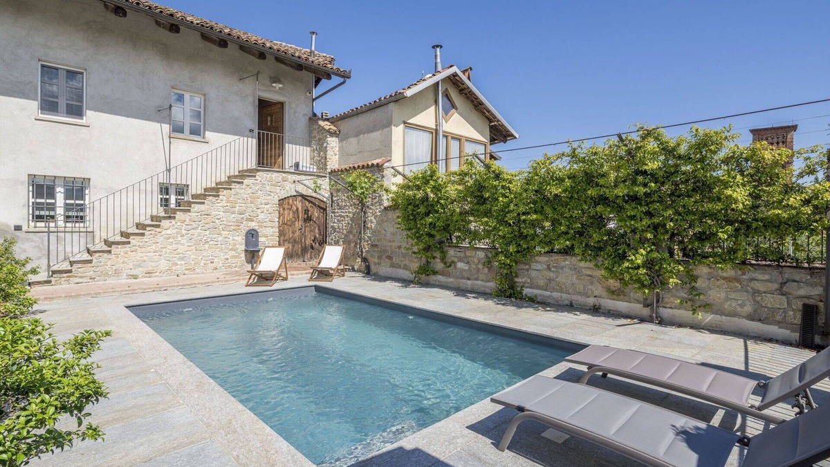 Monforte d'Alba Apartment | Apartment in Monforte D'alba with 1 bedrooms sleeps 4